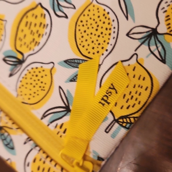 Ipsy Lemon Makeup Bag small bag and mosso bag - Picture 4 of 10